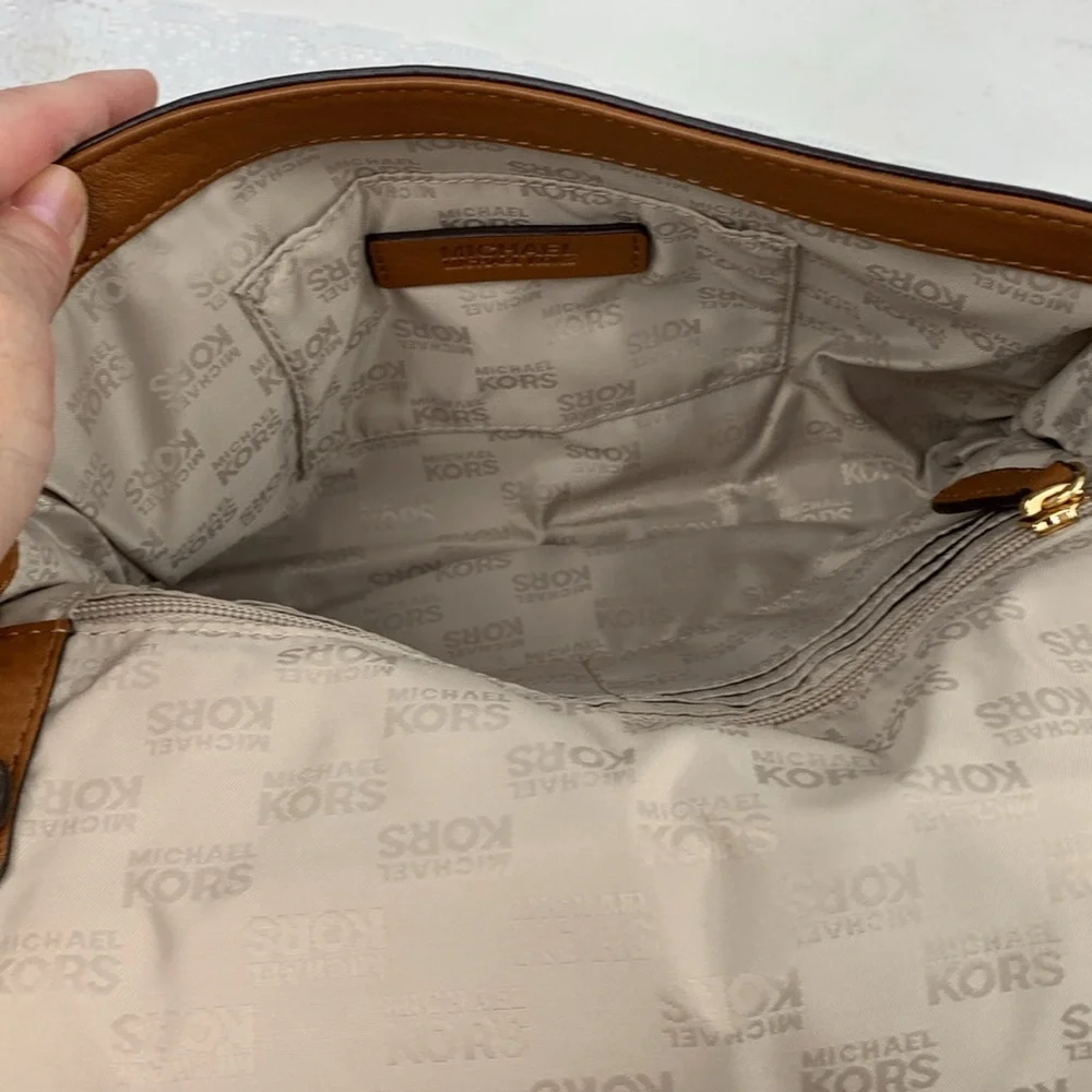 Michael Kors Leather Slim Shoulder handbag purse Brown Gold trim Lined Pockets